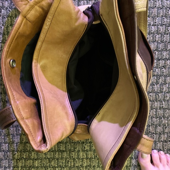 ALL LEATHER HANDBAG.  LOTS OF ROOM INSIDE. - Picture 3 of 5